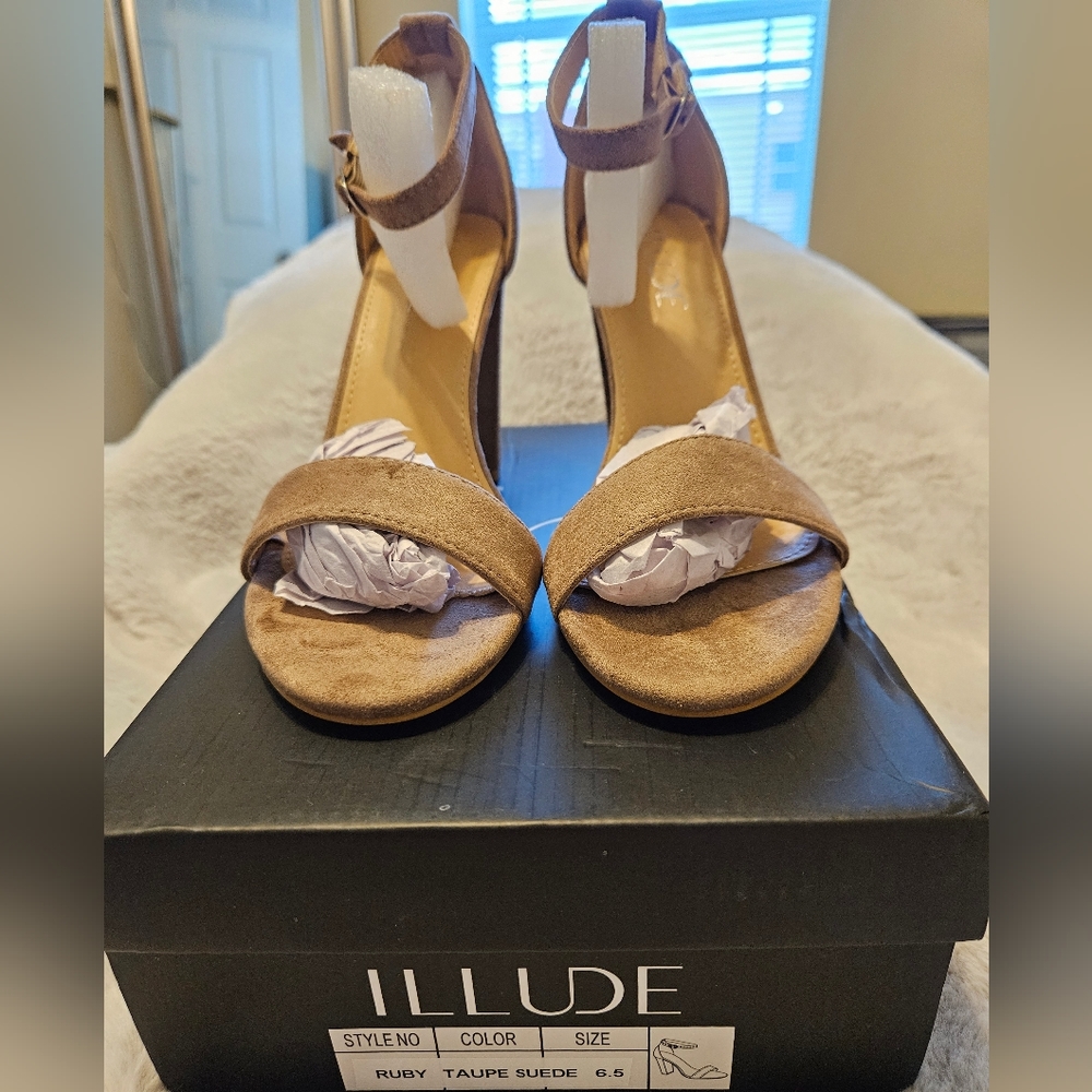 ILLUDE heel sandals